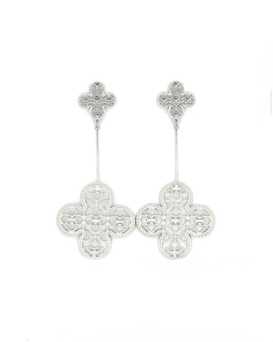 Boucles d'oreilles trèfle ciselé barre argentée